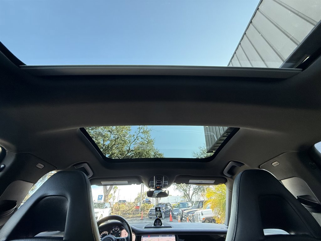 Used 2018 Porsche Panamera 4 image 22