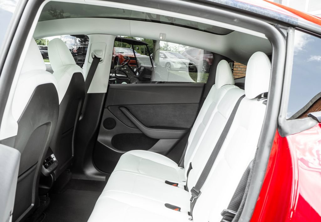 Used 2024 Tesla Model Y Long Range AWD/4WD image 23