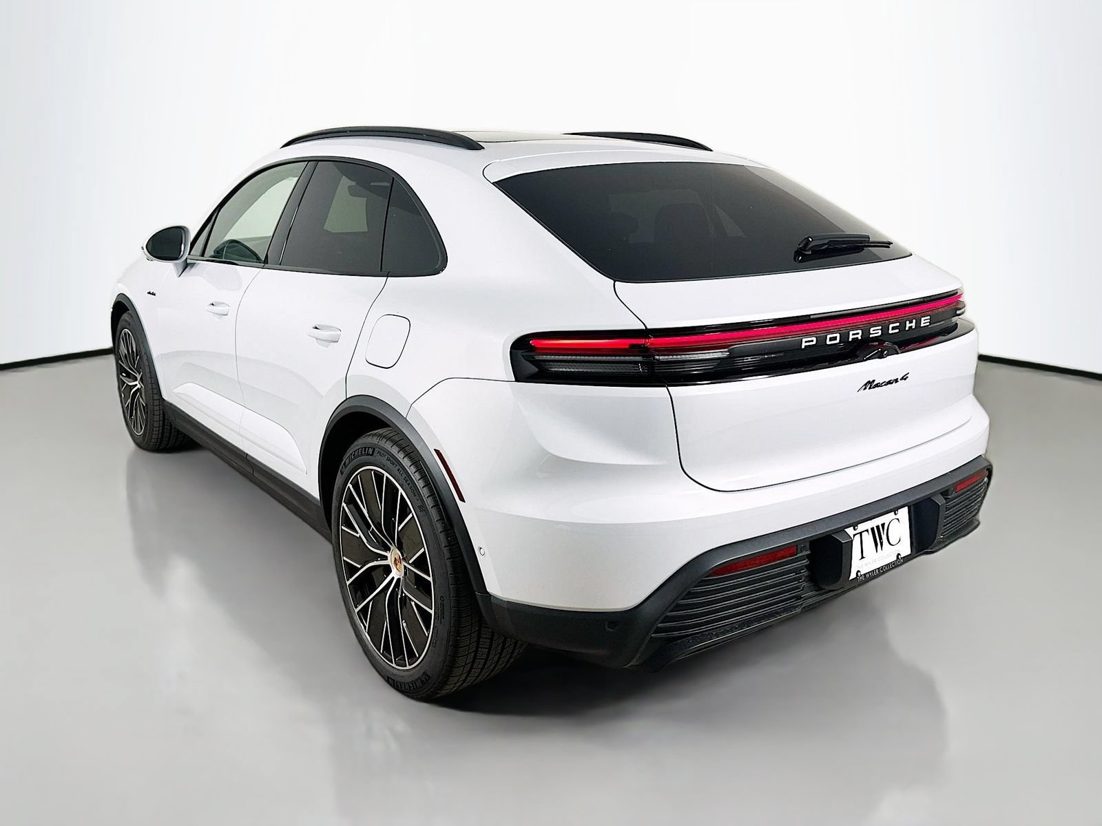 New 2026 Porsche Macan 4 Electric AWD/4WD image 7