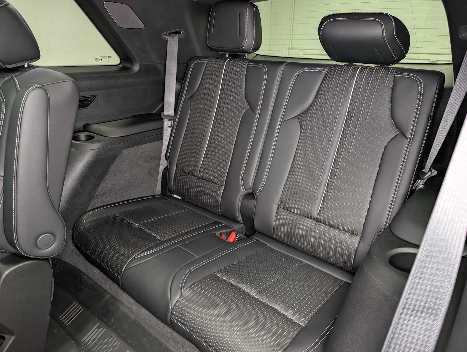 New 2027 Cadillac Vistiq Luxury w/ LPO, Floor Liner Package AWD/4WD image 19