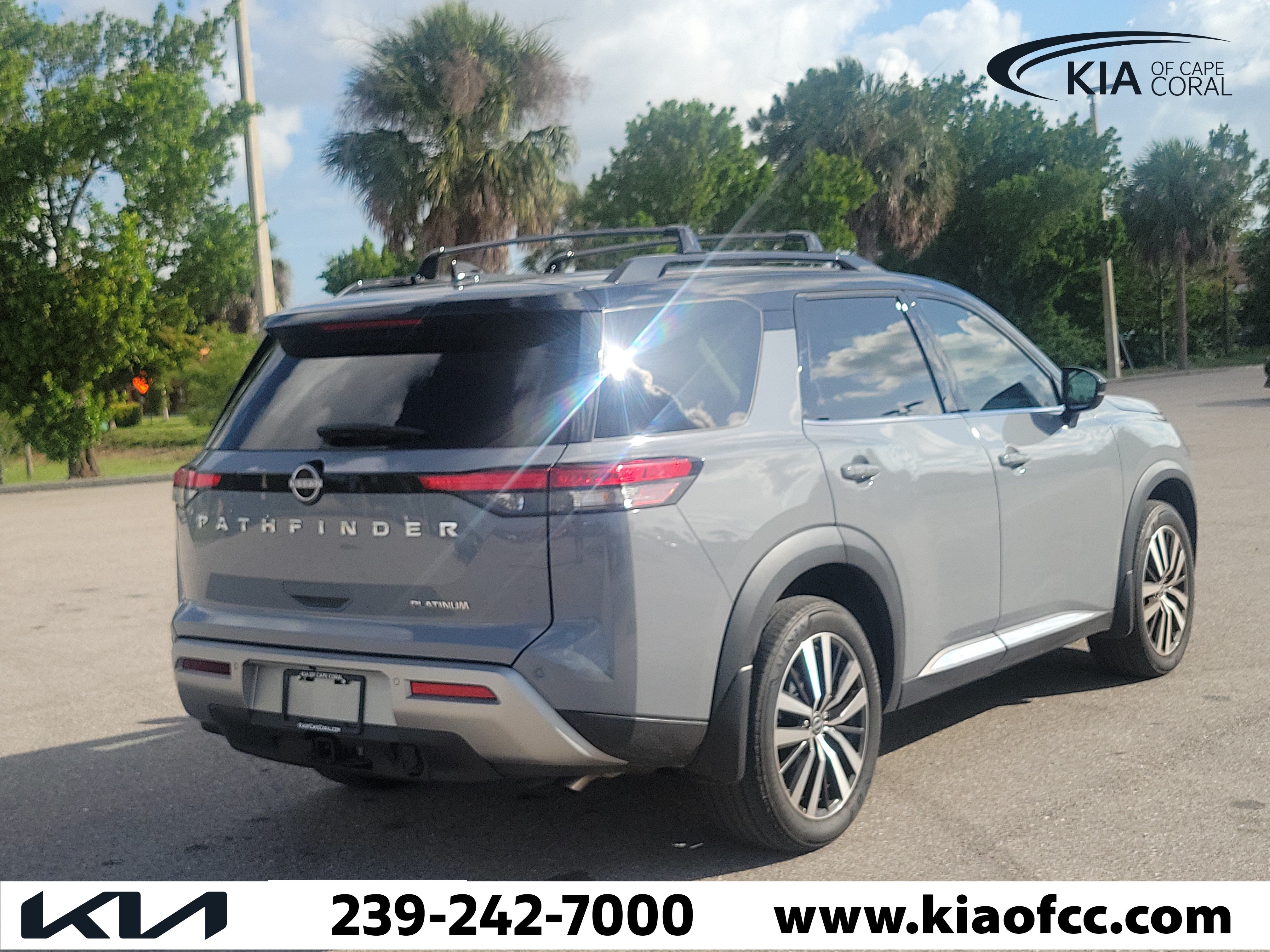 Used 2024 Nissan Pathfinder Platinum FWD image 6
