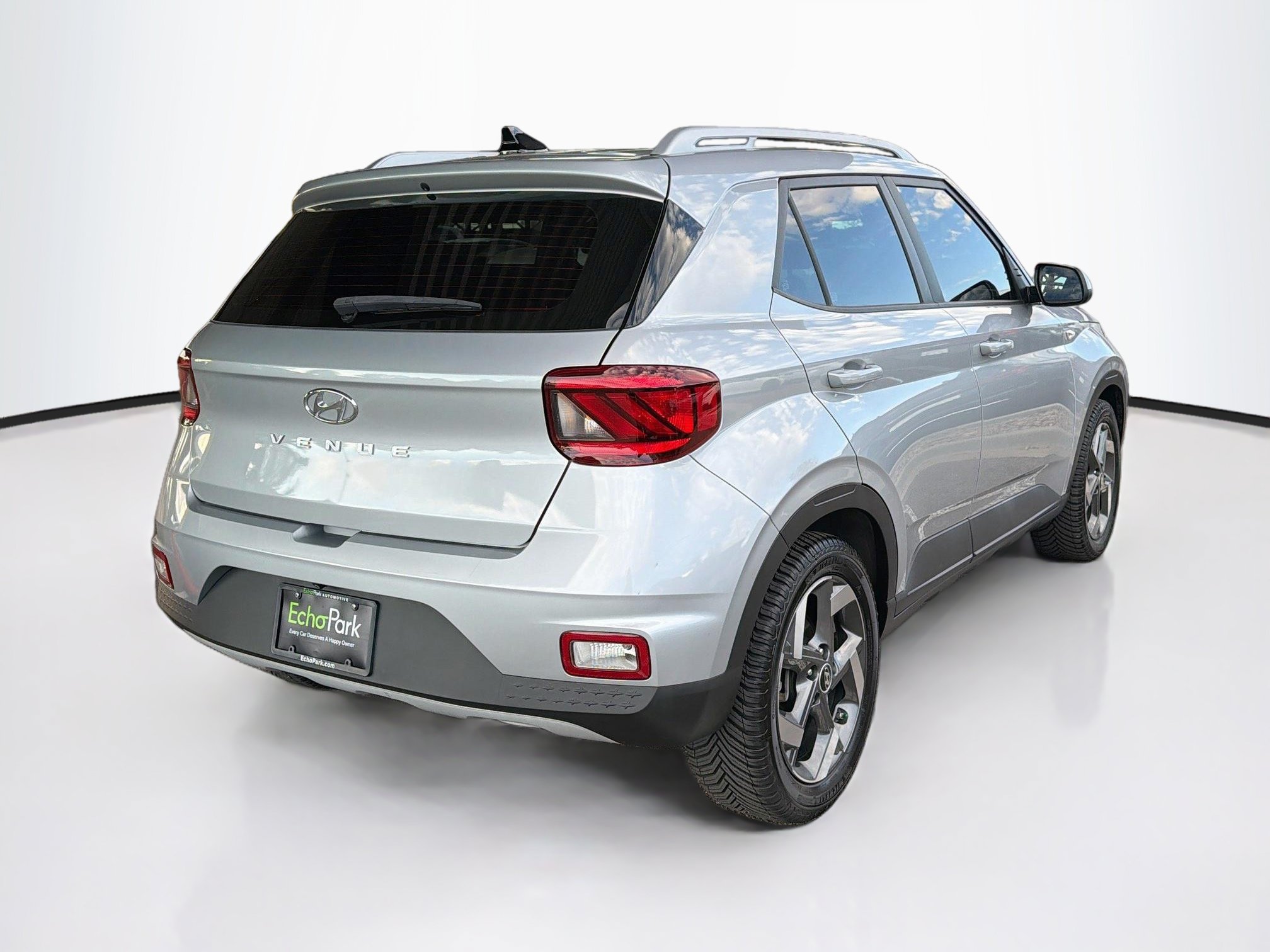 Used 2022 Hyundai Venue SEL w/ Cargo Package FWD image 9