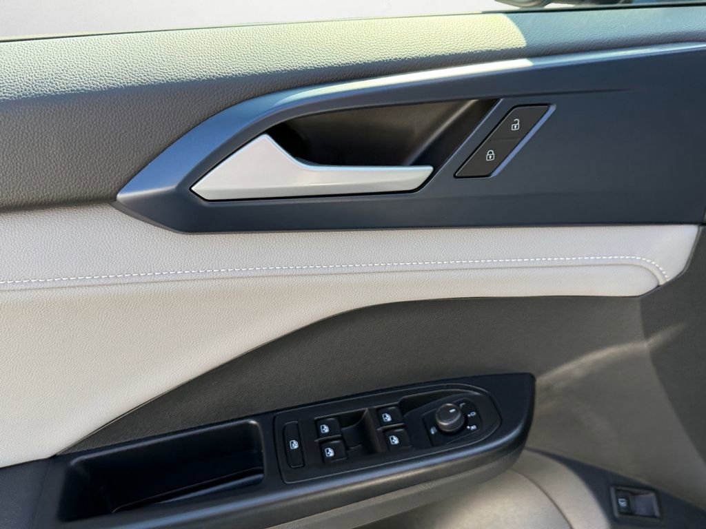 Used 2024 Volkswagen Taos SE image 23