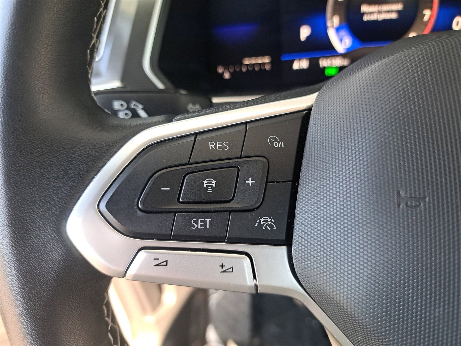 Used 2022 Volkswagen Tiguan SE image 19