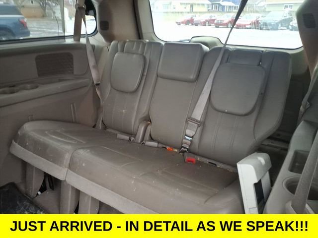 Used 2014 Chrysler Town & Country Touring-L w/ Driver Convenience Group image 10