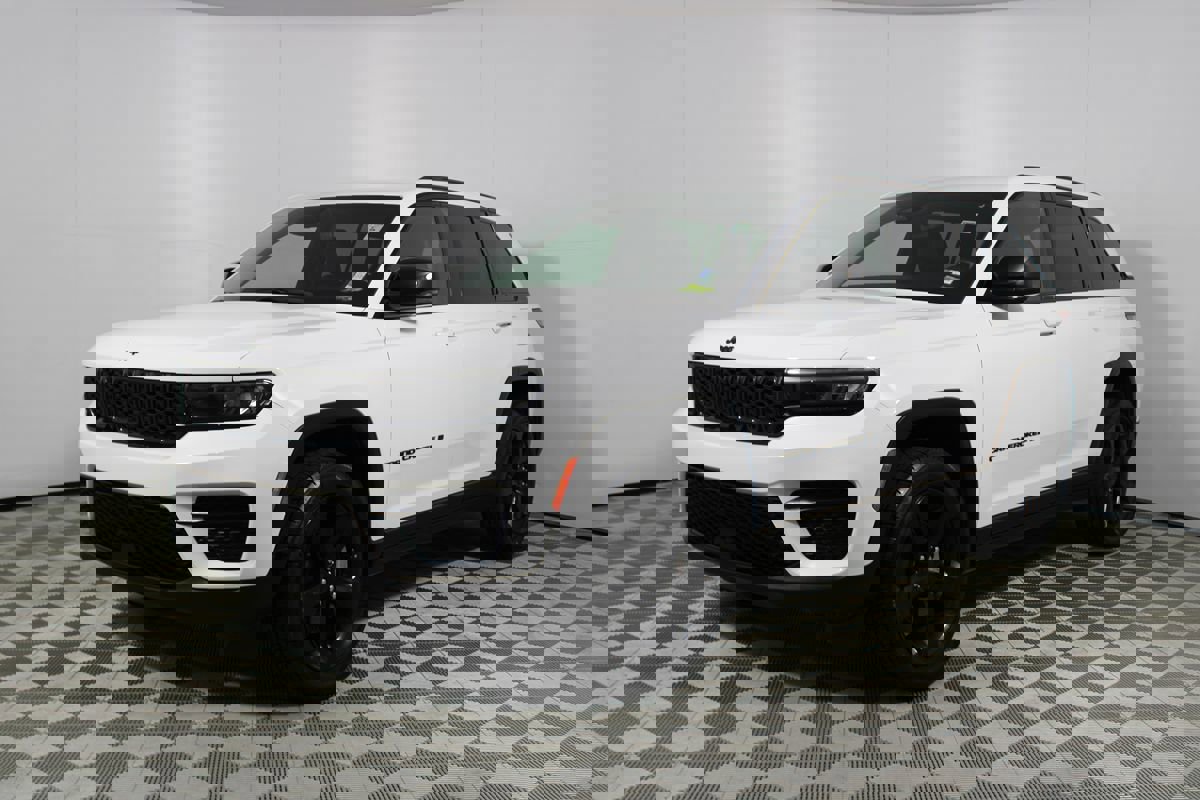 Used 2022 Jeep Grand Cherokee Altitude image 26