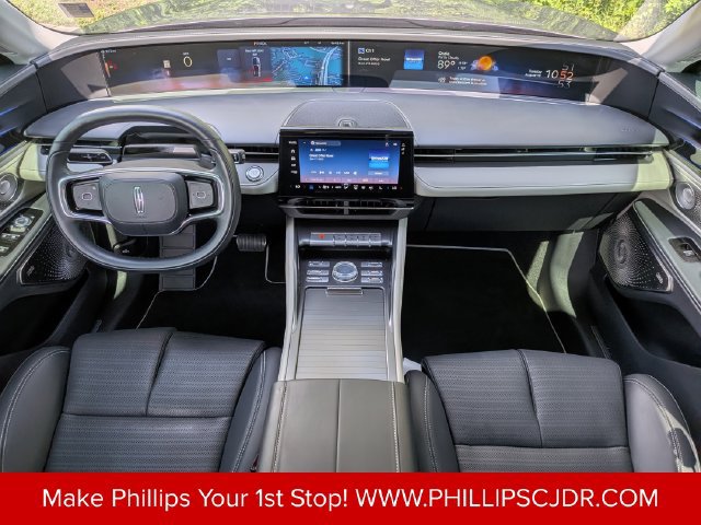 Used 2025 Lincoln Nautilus Reserve AWD/4WD image 14