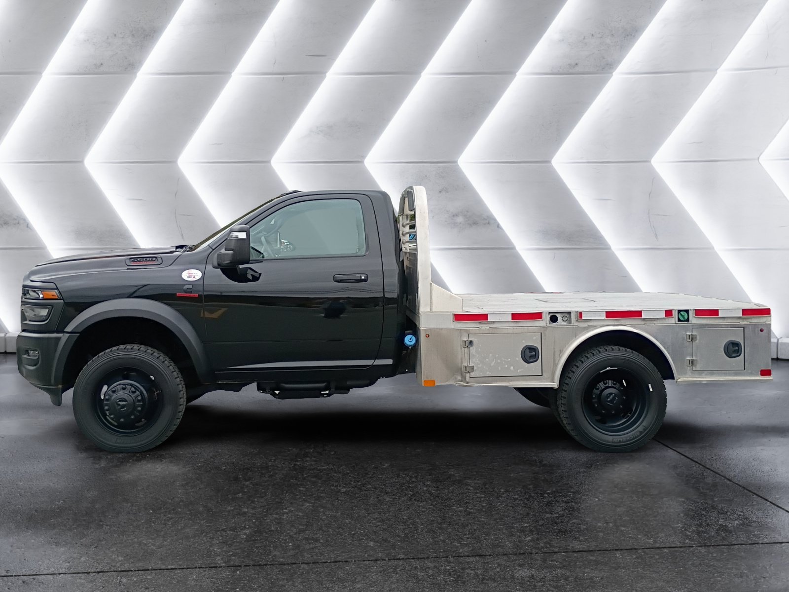 Used 2026 RAM 5500 Tradesman AWD/4WD image 3