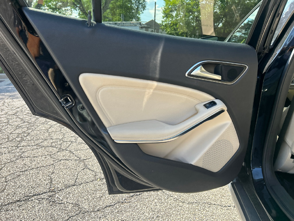 Used 2018 Mercedes-Benz GLA 250 4MATIC image 22