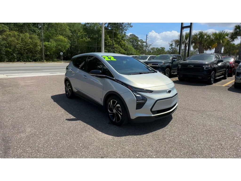 Used 2022 Chevrolet Bolt LT w/ Infotainment Package FWD image 8