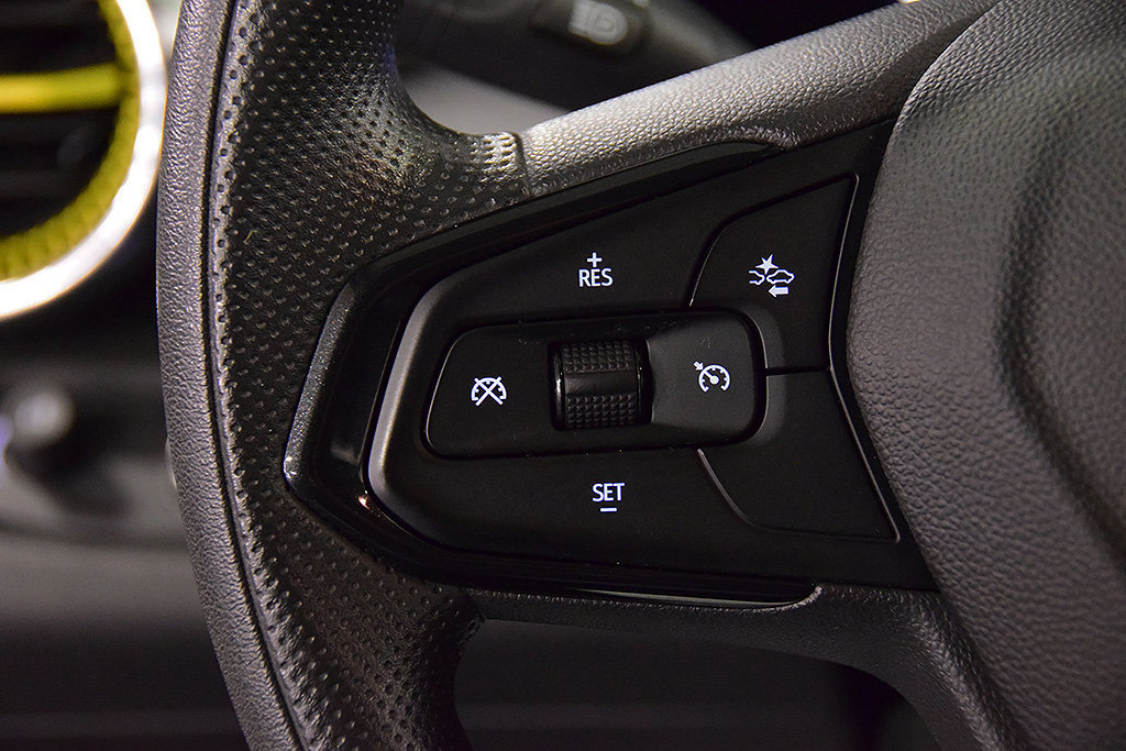 Used 2024 Chevrolet Trax LT w/ Sunroof Package FWD image 18