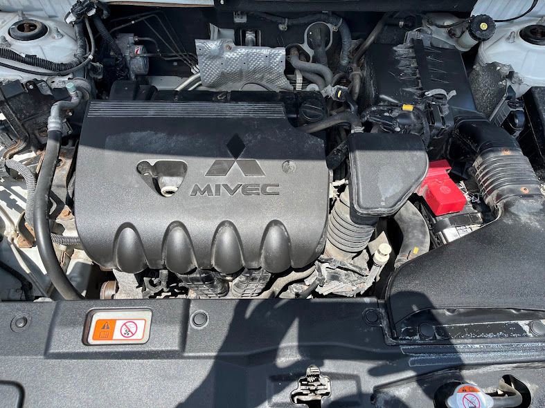 Used 2014 Mitsubishi Outlander SE AWD/4WD image 27