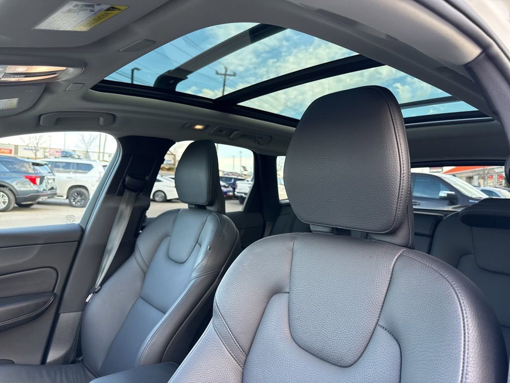 Used 2024 Volvo XC60 B5 Plus image 16