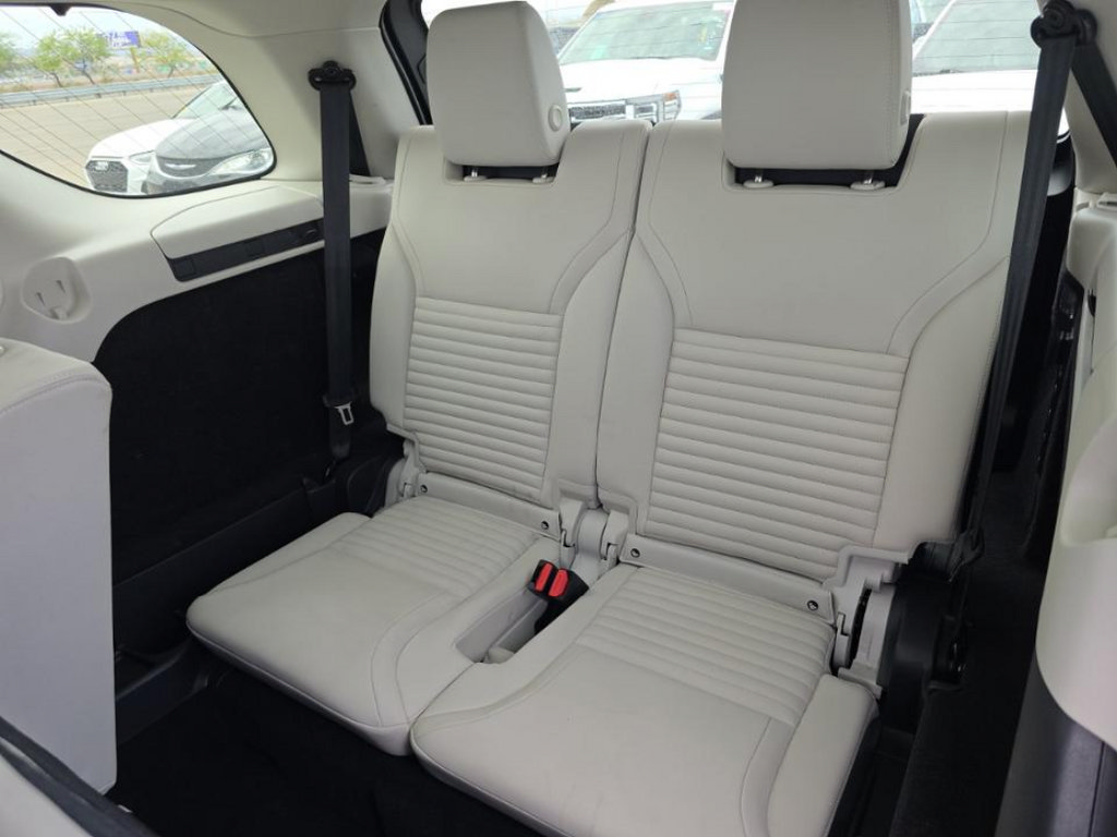 Used 2025 Land Rover Discovery S AWD/4WD image 8