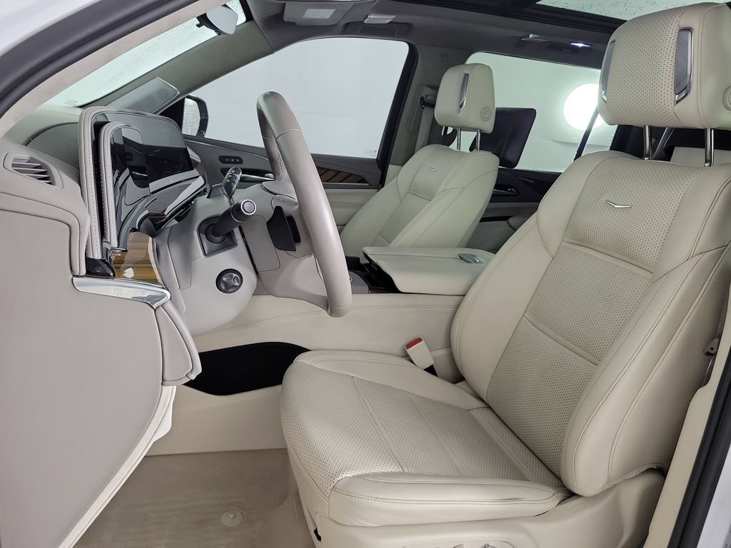 Used 2024 Cadillac Escalade ESV Sport Platinum w/ LPO, Floor Liner Package AWD/4WD image 17