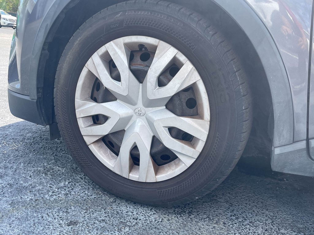 Used 2019 Toyota C-HR LE image 5