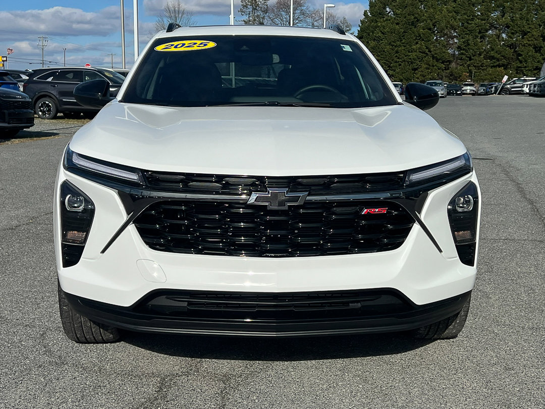 Used 2025 Chevrolet Trax RS w/ Sunroof Package image 11