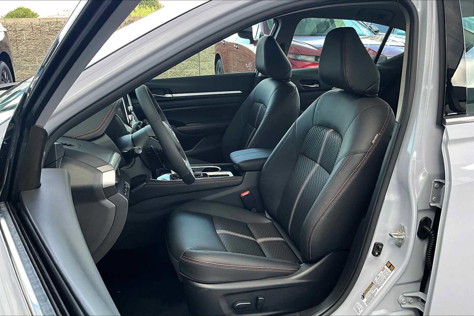 New 2025 Nissan Altima 2.5 SR image 15