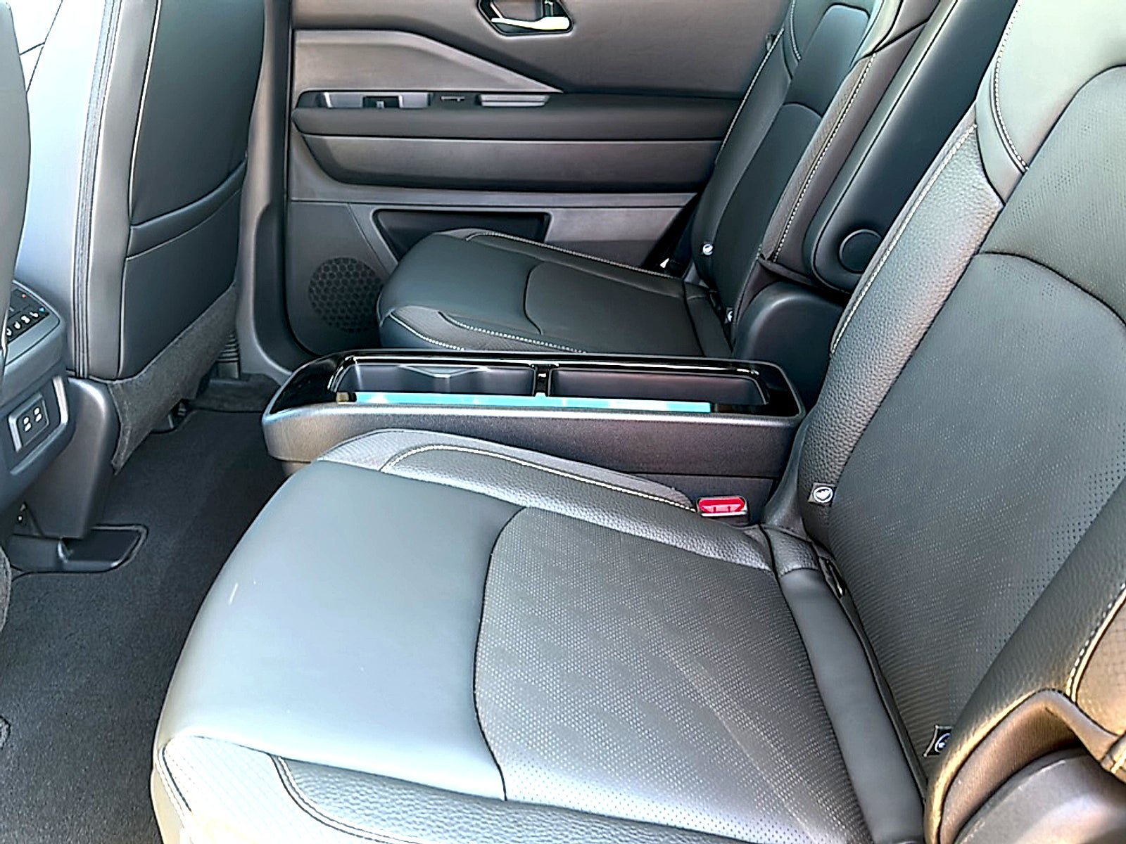 New 2026 Nissan Pathfinder SL w/ SL Premium Package FWD image 16