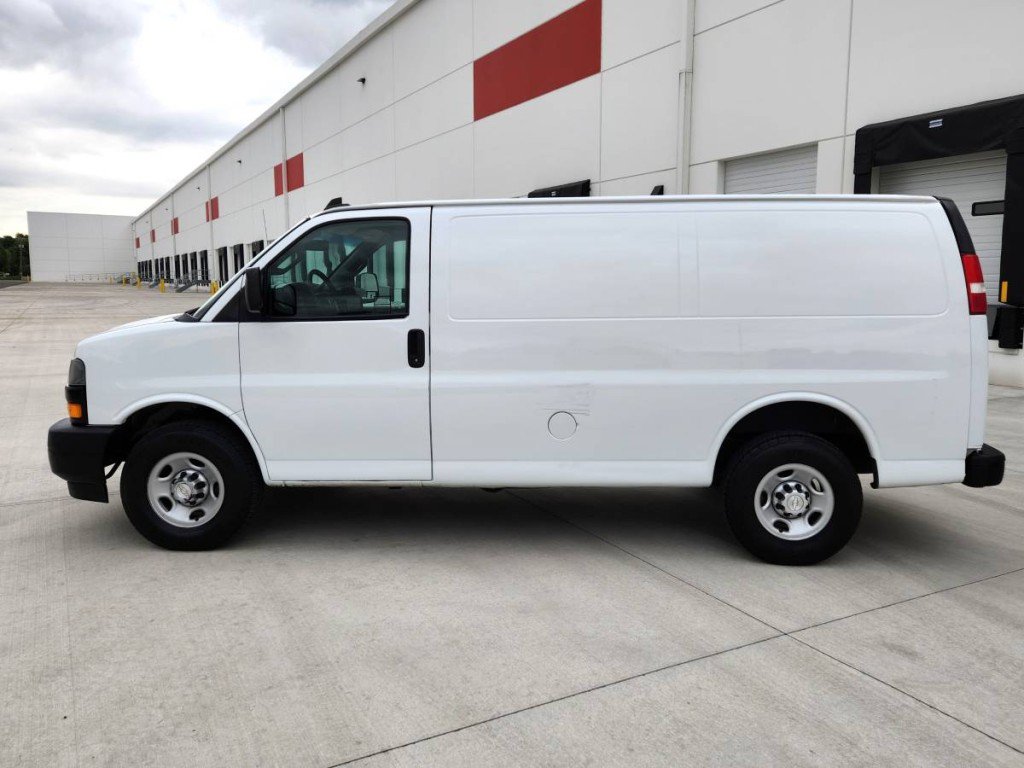 Used 2018 Chevrolet Express 2500 RWD image 8