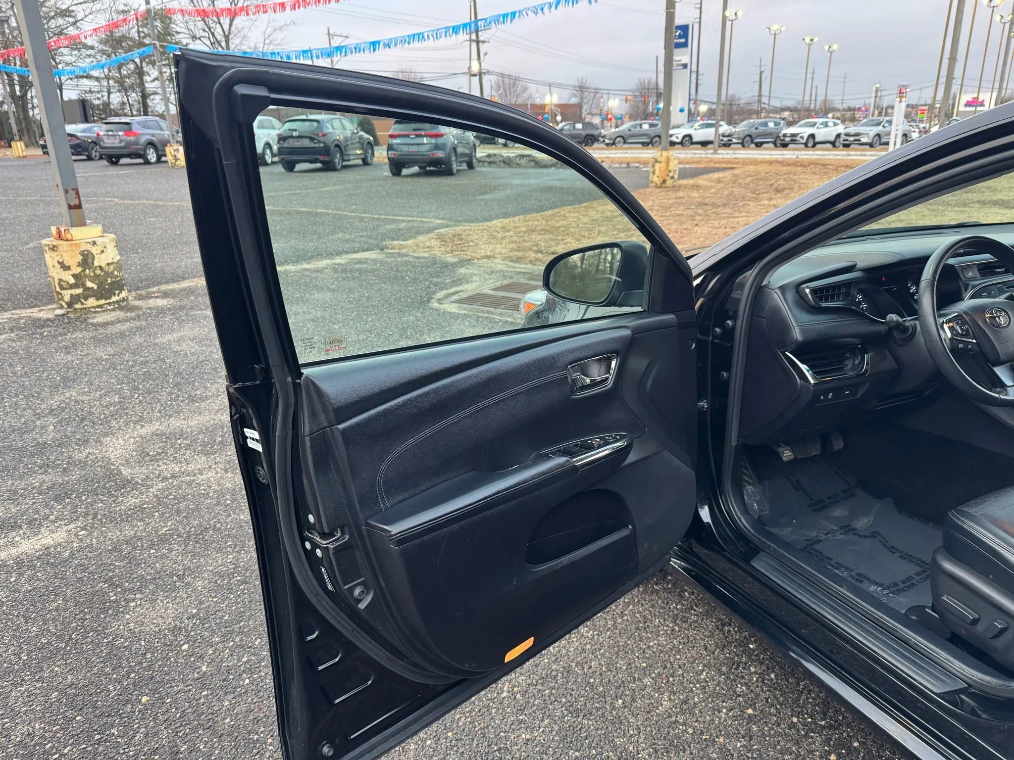 Used 2018 Toyota Avalon XLE image 10