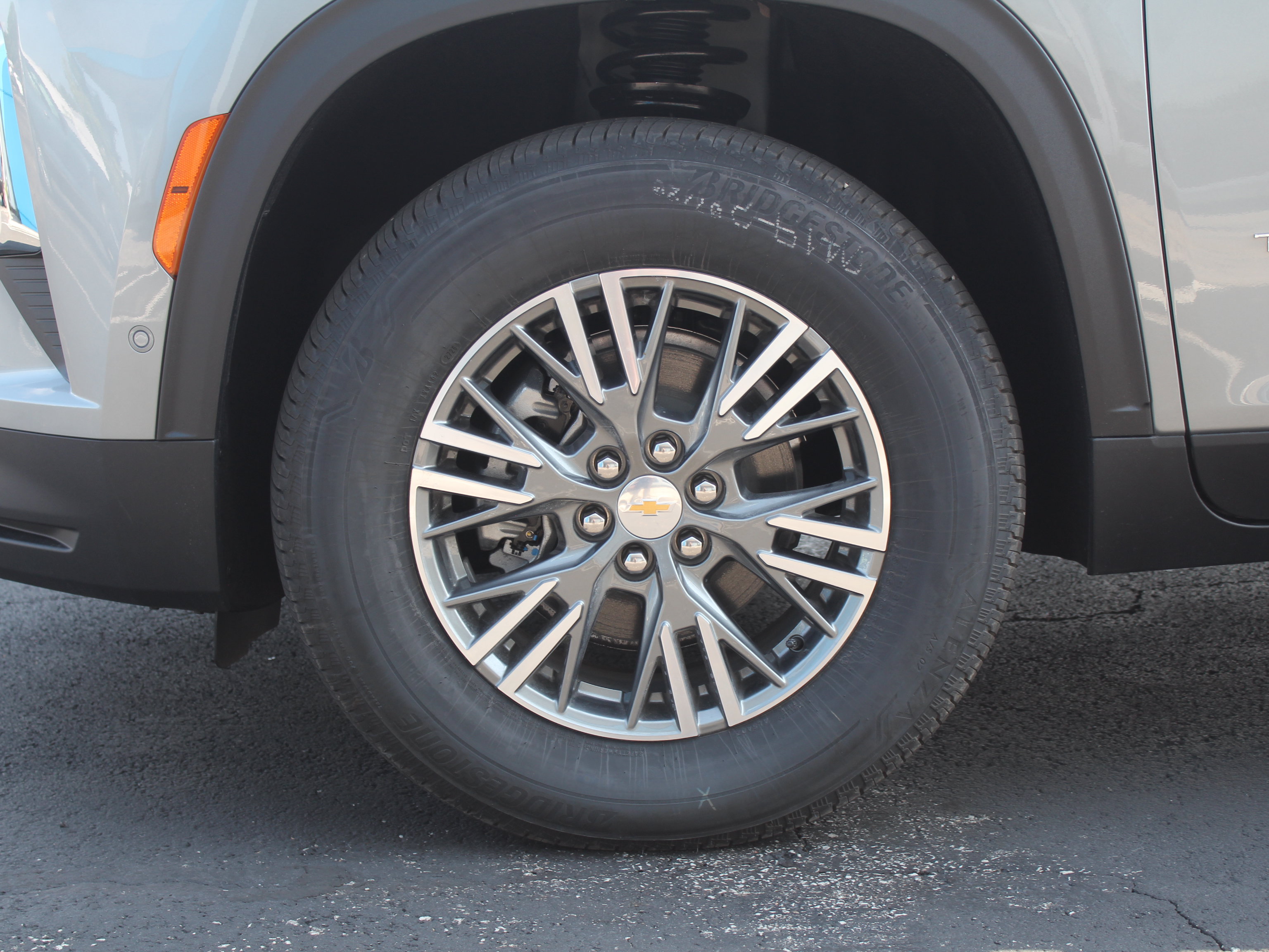 New 2027 Chevrolet Traverse LT w/ Enhanced Driving Package FWD image 29
