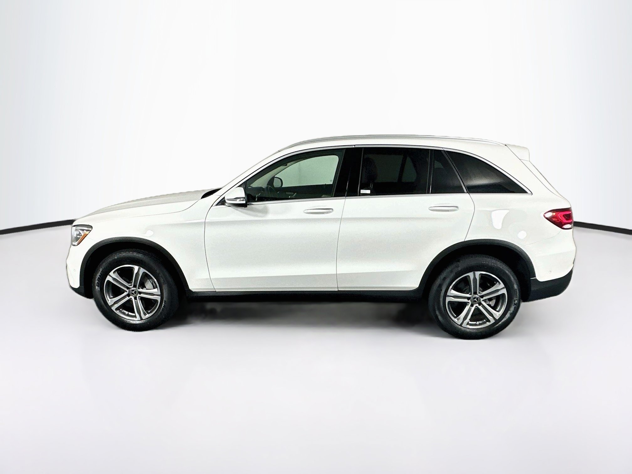 Used 2021 Mercedes-Benz GLC 300 4MATIC w/ Premium Package image 4
