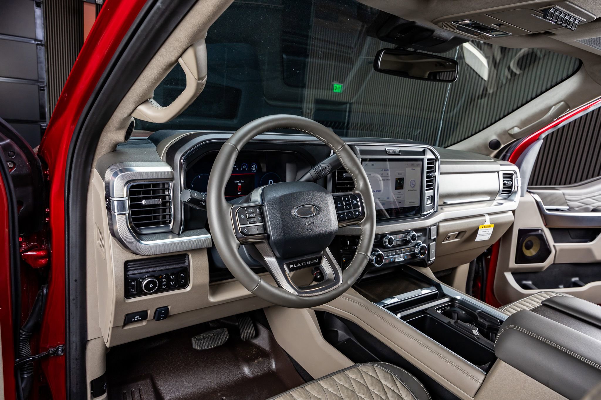 Used 2025 Ford F250 Platinum w/ Platinum Plus Package image 18