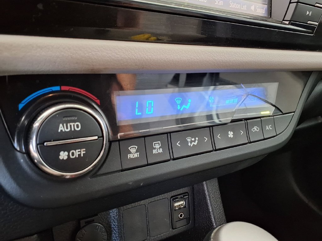Used 2016 Toyota Corolla LE FWD image 7