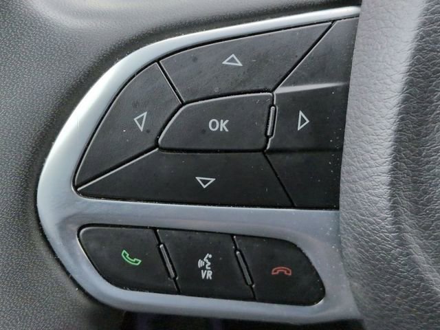 Used 2024 Chrysler Pacifica Touring-L image 18