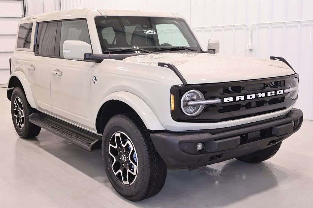 New 2025 Ford Bronco Outer Banks image 2