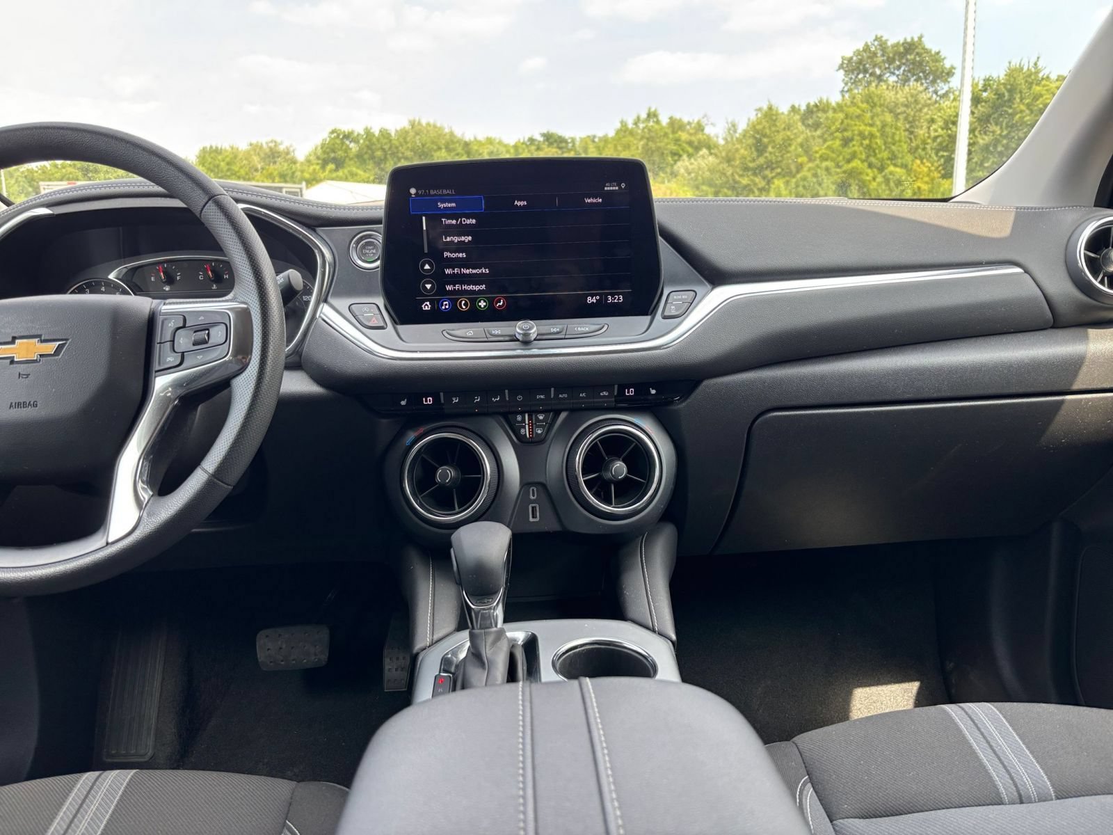 Used 2025 Chevrolet Blazer LT FWD image 16