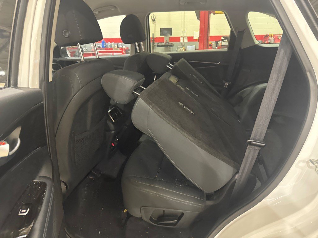 Used 2020 Kia Sorento LX FWD image 6