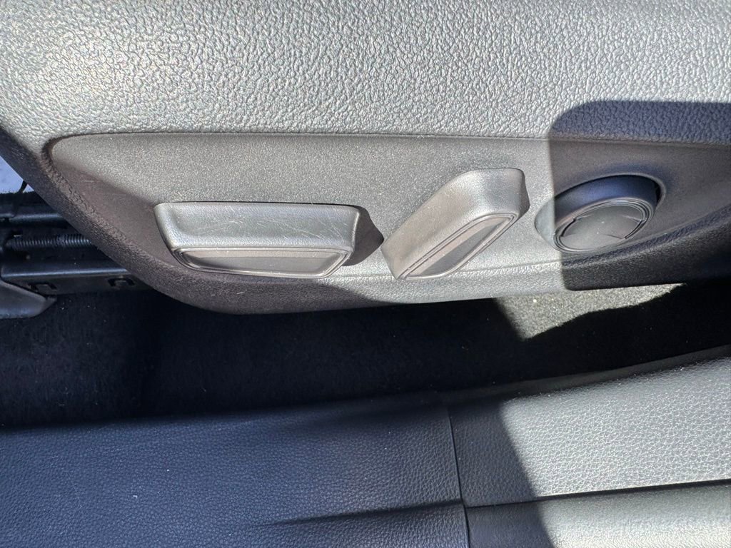 Used 2020 Toyota Highlander XLE AWD/4WD image 21
