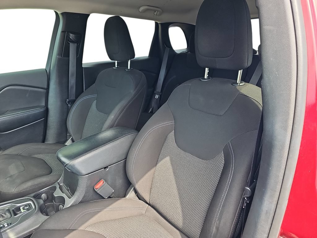 Used 2021 Jeep Cherokee Latitude FWD image 15