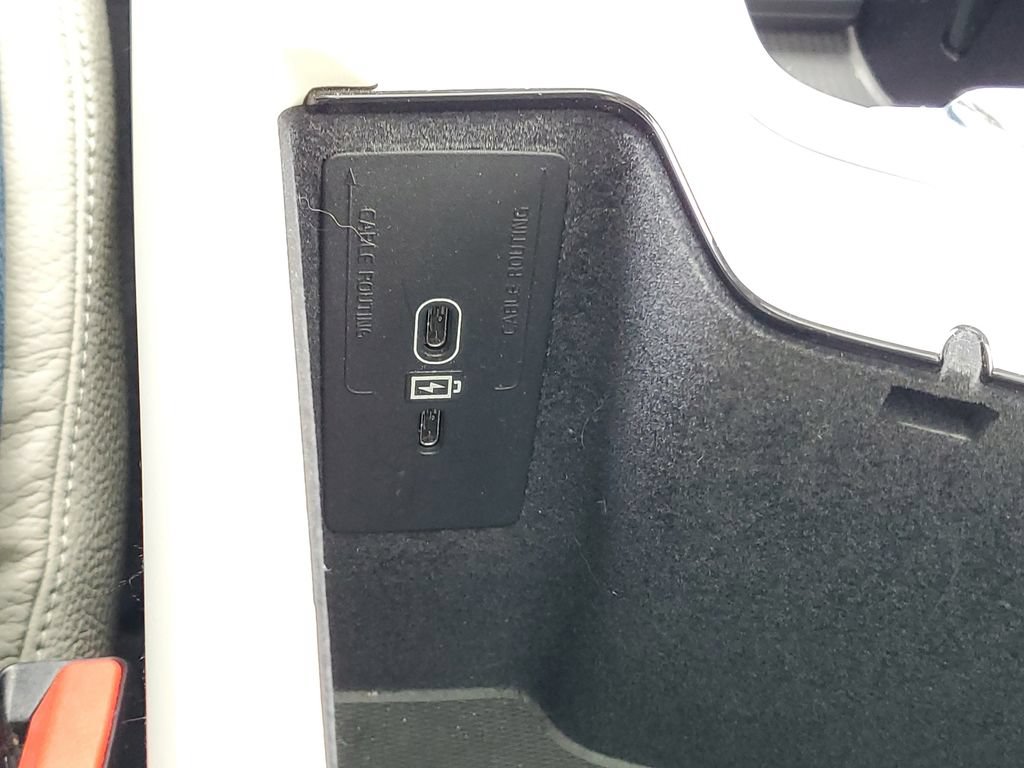 Used 2023 Volvo XC60 B5 Plus AWD/4WD image 34