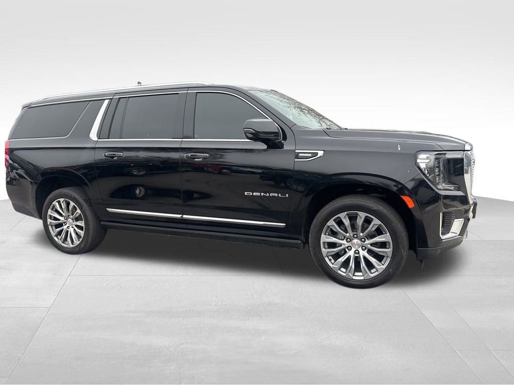 Used 2023 GMC Yukon XL Denali image 4