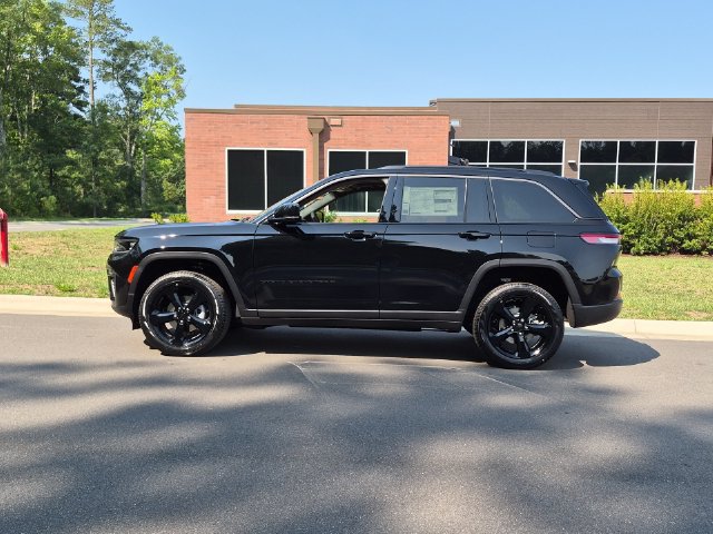 New 2026 Jeep Grand Cherokee Limited w/ Limited Altitude Package AWD/4WD image 10