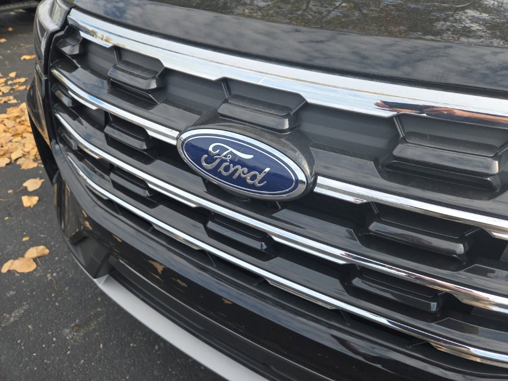 Used 2026 Ford Explorer Active w/ Active Comfort Package AWD/4WD image 3