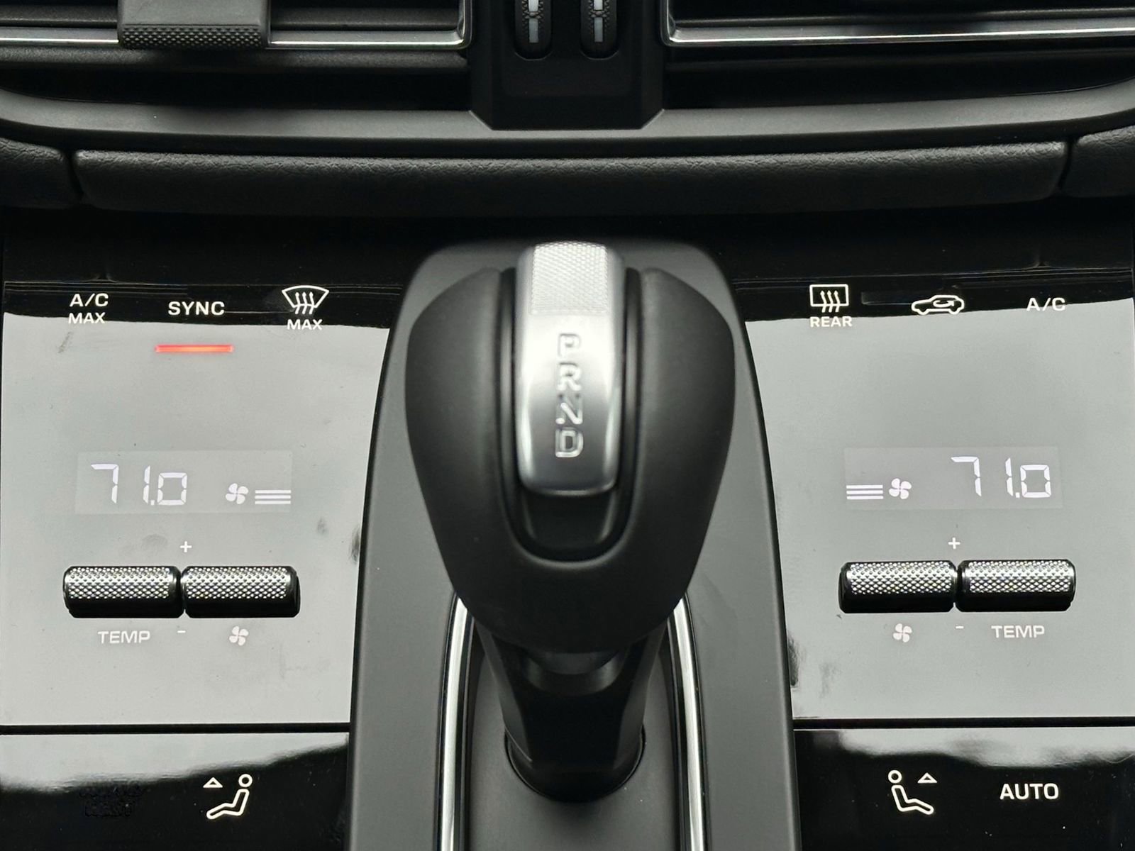 New 2026 Porsche Macan image 25