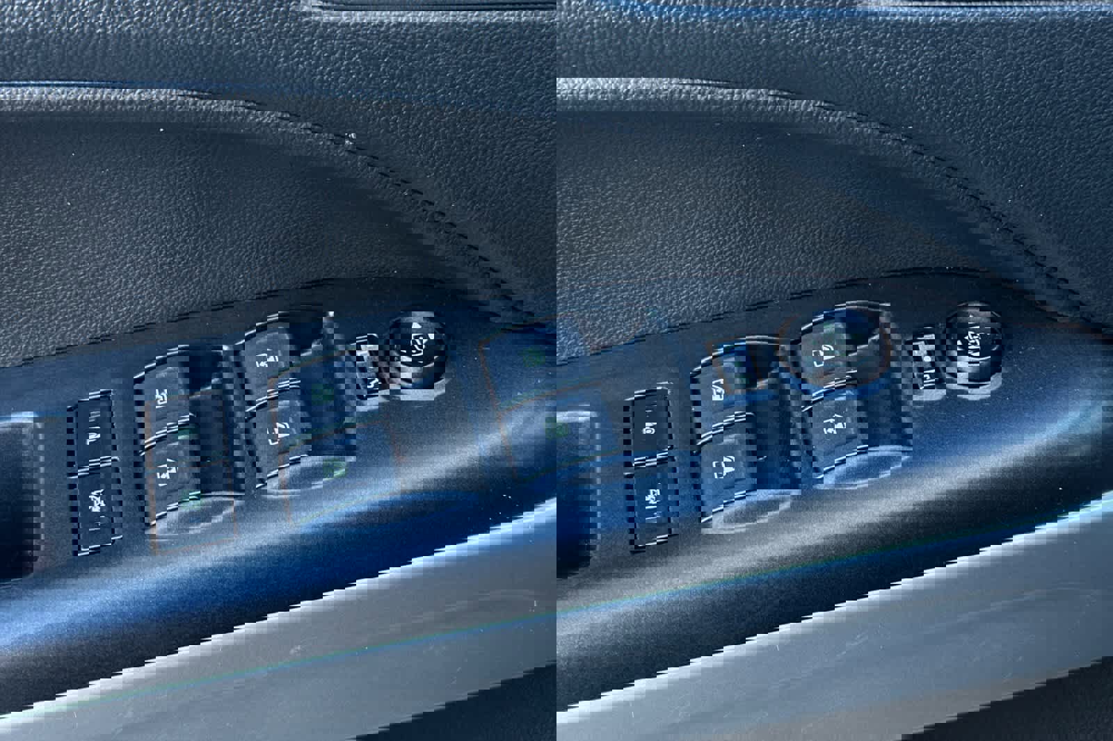 Used 2022 Chevrolet Colorado LT w/ Luxury Package image 13