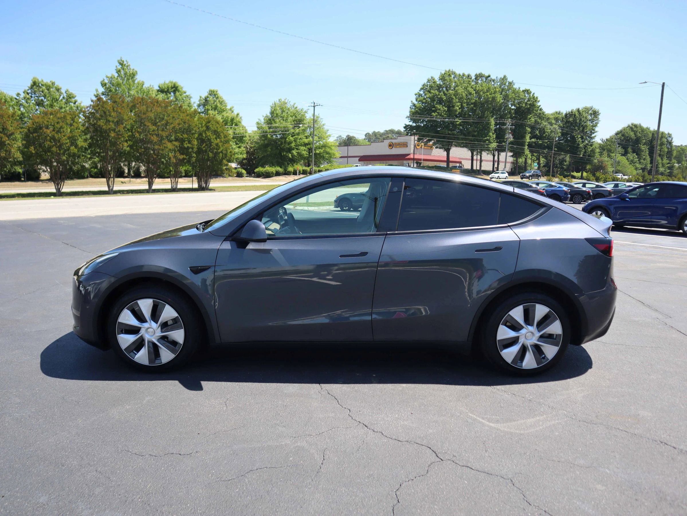 Used 2022 Tesla Model Y Long Range AWD/4WD image 8