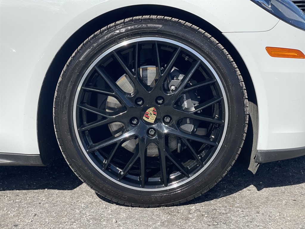 Used 2018 Porsche Panamera 4 image 39