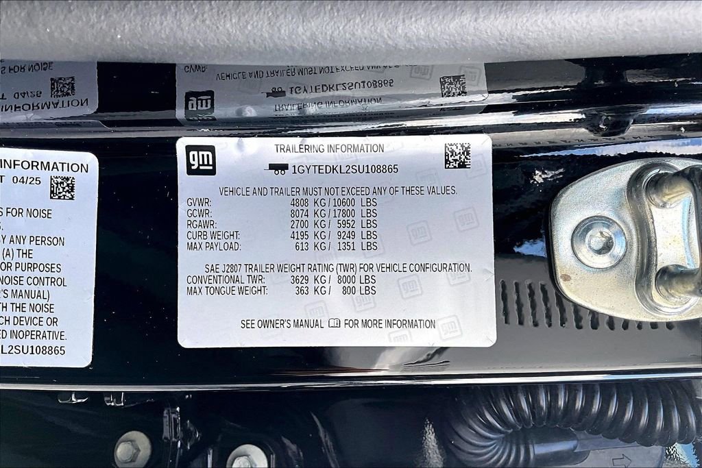 Used 2025 Cadillac Escalade IQ Luxury 2 w/ LPO, Premium Carpet Package AWD/4WD image 19