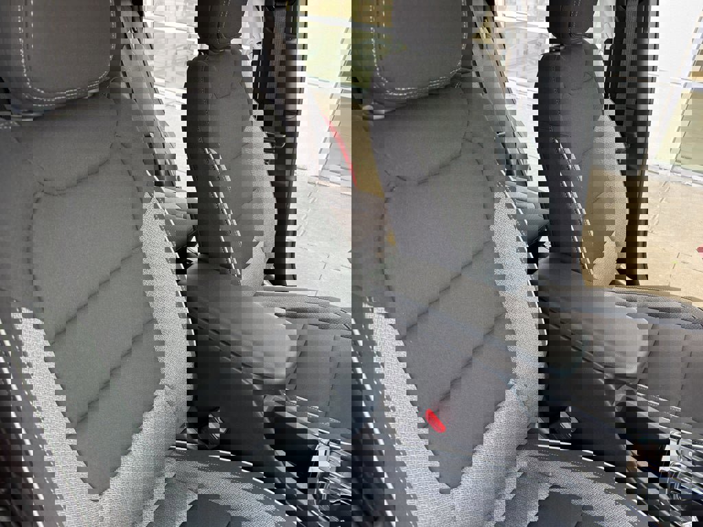 Used 2025 Chevrolet TrailBlazer LT image 28