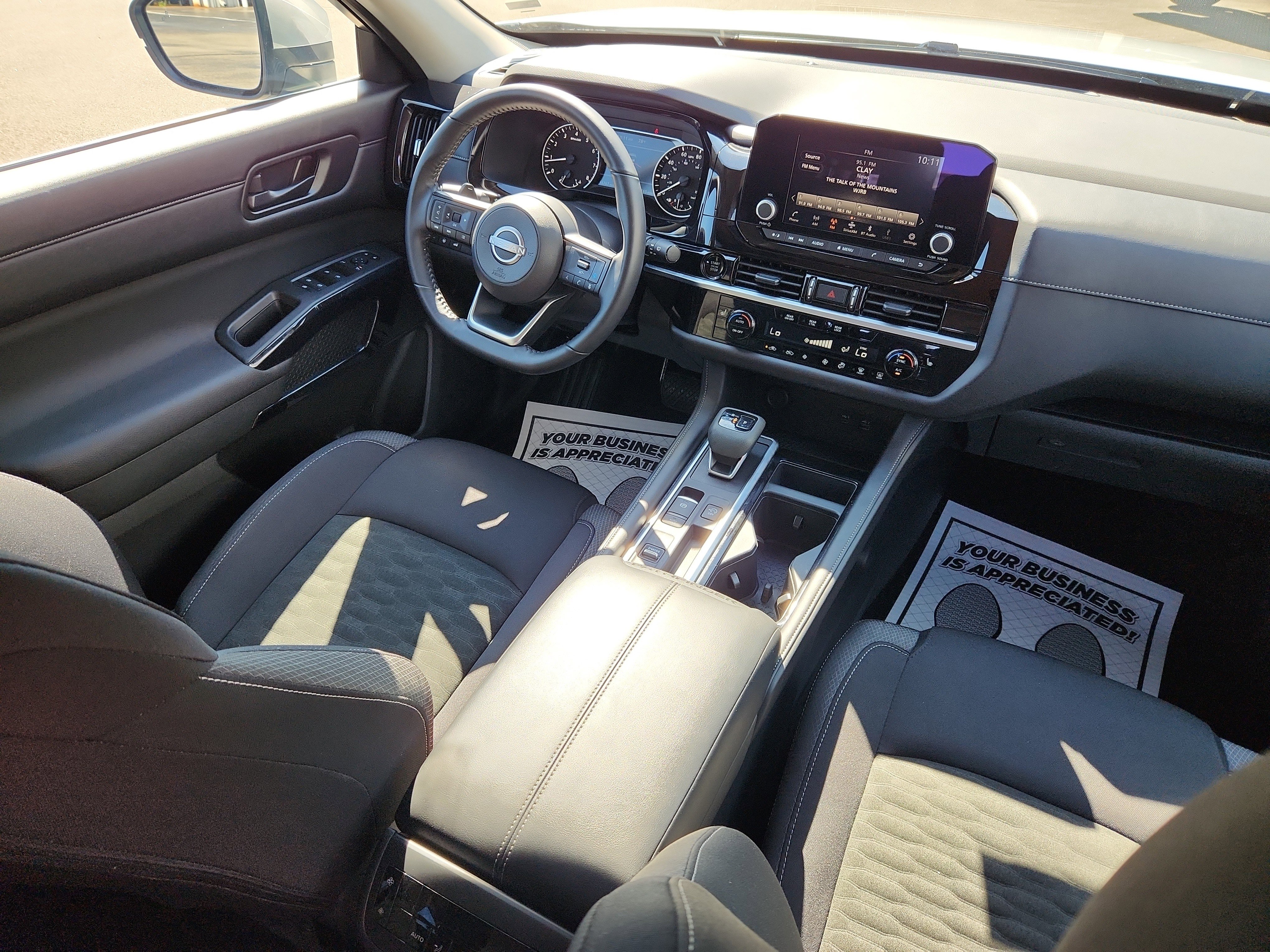 Used 2025 Nissan Pathfinder SV image 44