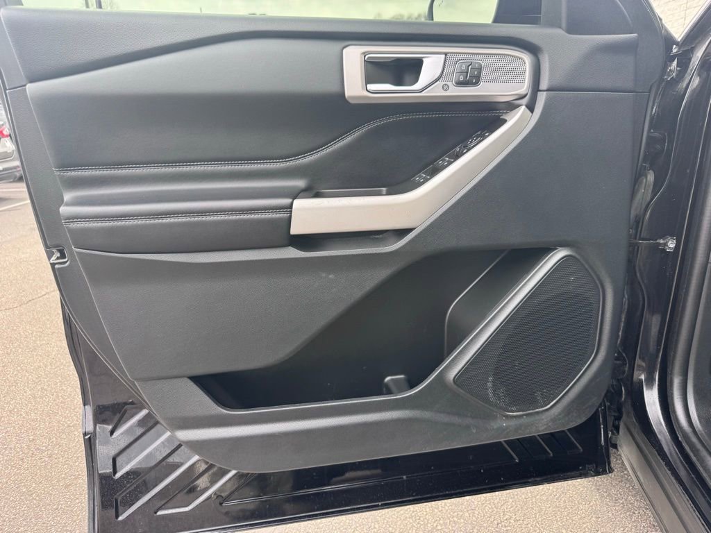 Certified 2022 Ford Explorer Limited w/ Equipment Group 301A image 24