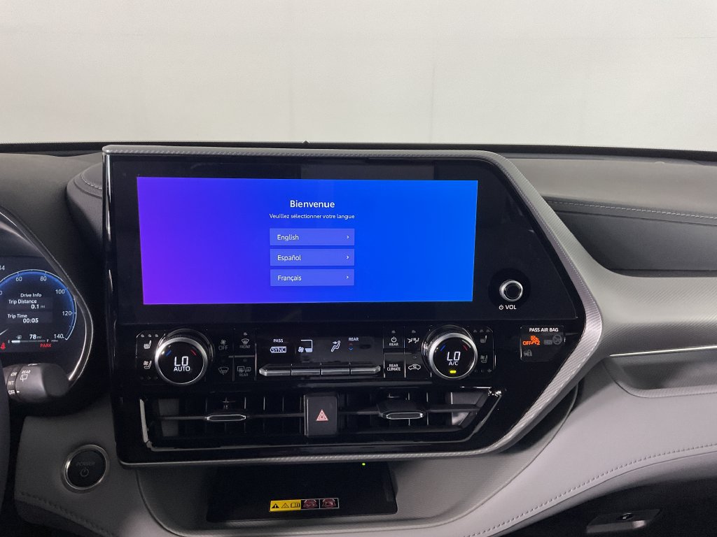 New 2026 Toyota Highlander Platinum AWD/4WD image 12