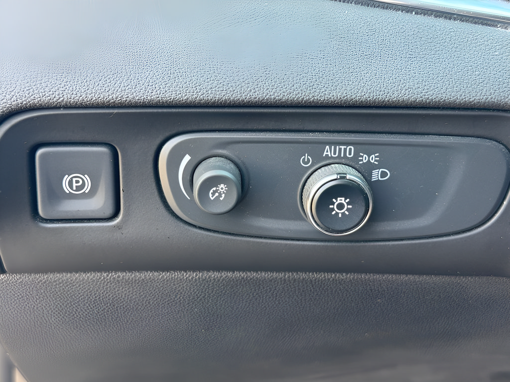 Used 2018 Buick Enclave Avenir w/ Trailering Package FWD image 25