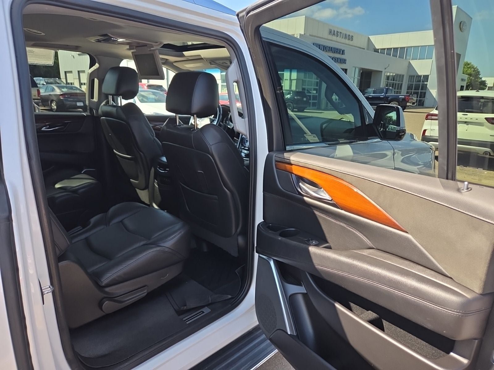 Used 2020 Cadillac Escalade ESV Premium Luxury AWD/4WD image 53
